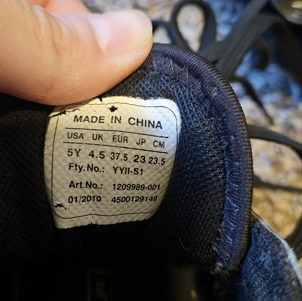 Baseball Cleats - Picture 3 of 6